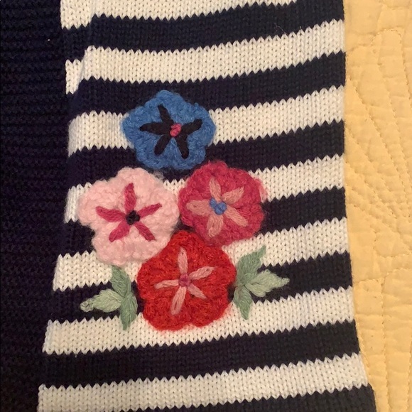 Adorable sweater - Picture 2 of 3